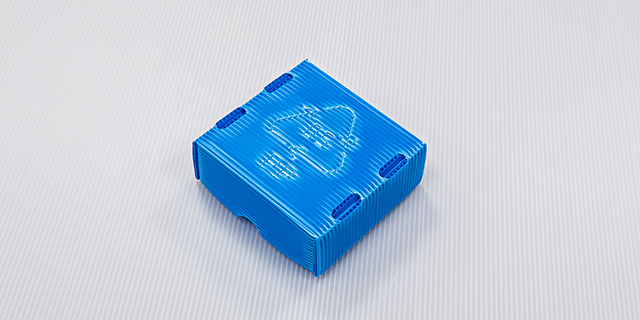 Deckel für kleines Tray aus PP-Platte mit Stempelung Recyclingsymbol 640 320 Deckel für kleines Tray aus PP-Platte mit Stempelung Recyclingsymbol